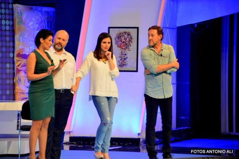 Artistas del programa en el Teatro de Telde en una grabación (Foto TA)